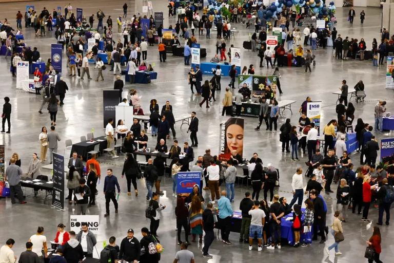 U.S. Private Sector Added 122,000 Jobs in May, Beating Expectations